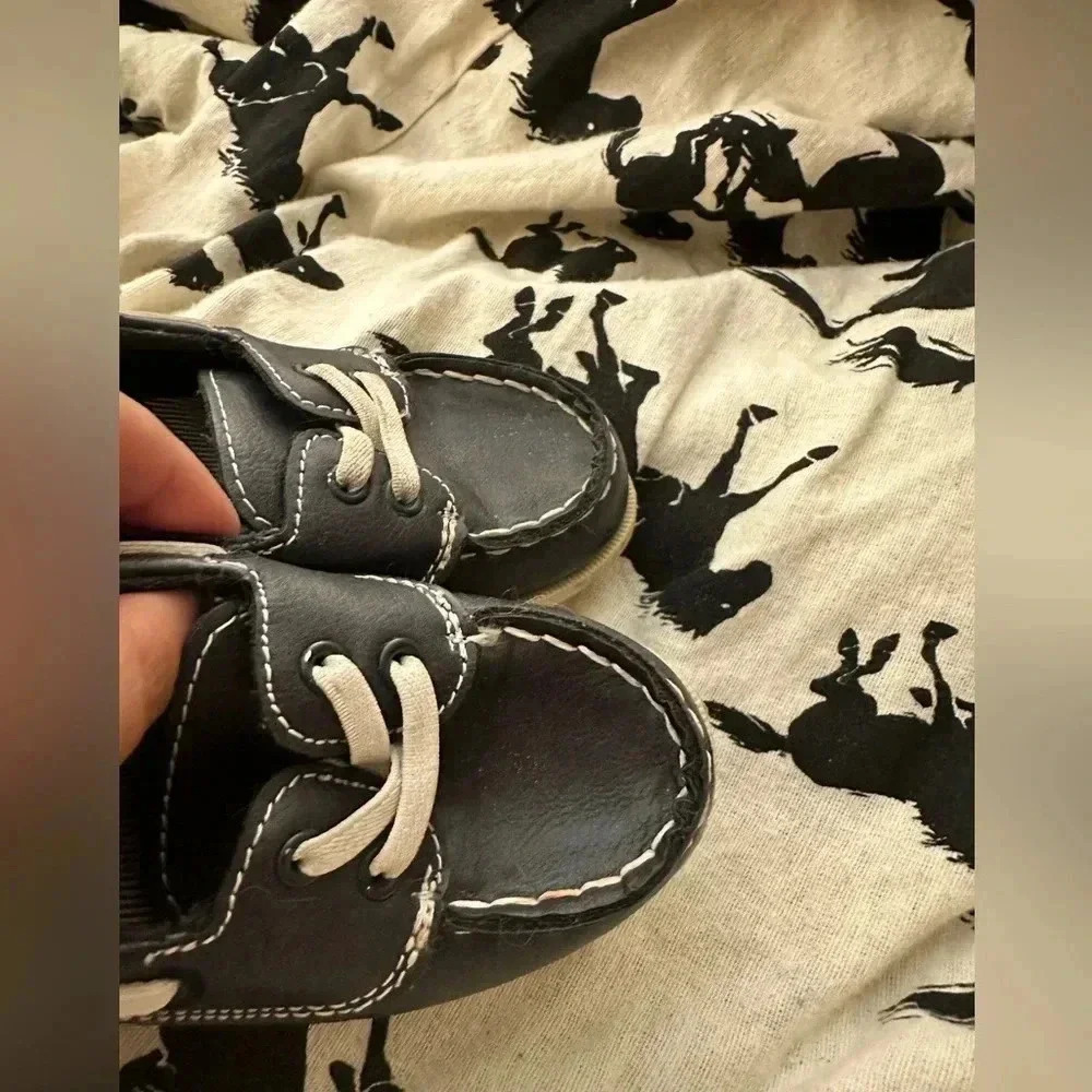 Carters toddler size 7 boat shoes - Picture 2 of 6